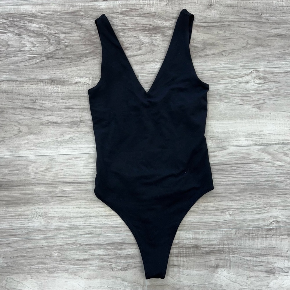 Vuori Halo Bodysuit in Black Size XS